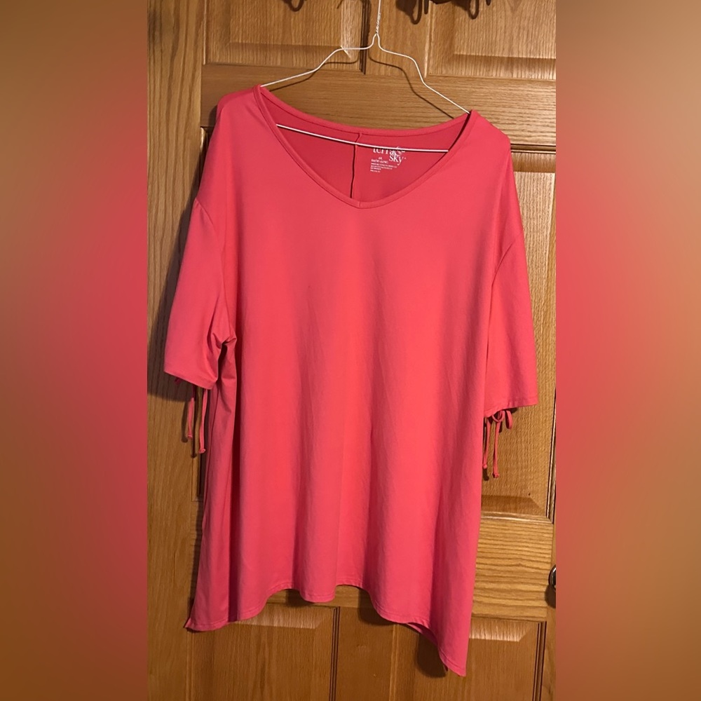 Terra & Sky Short Sleeves Grommets Tie Sleeves V-Neck Top